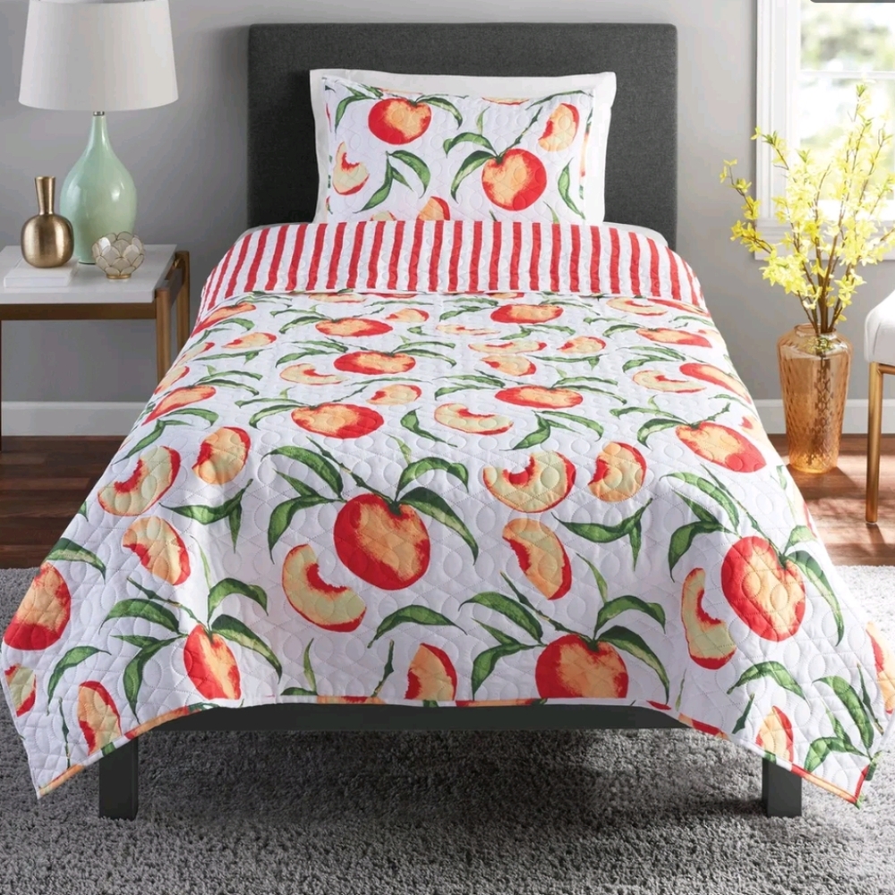 Mainstays Traditional Peaches Reversible Quilt Set with Tote
